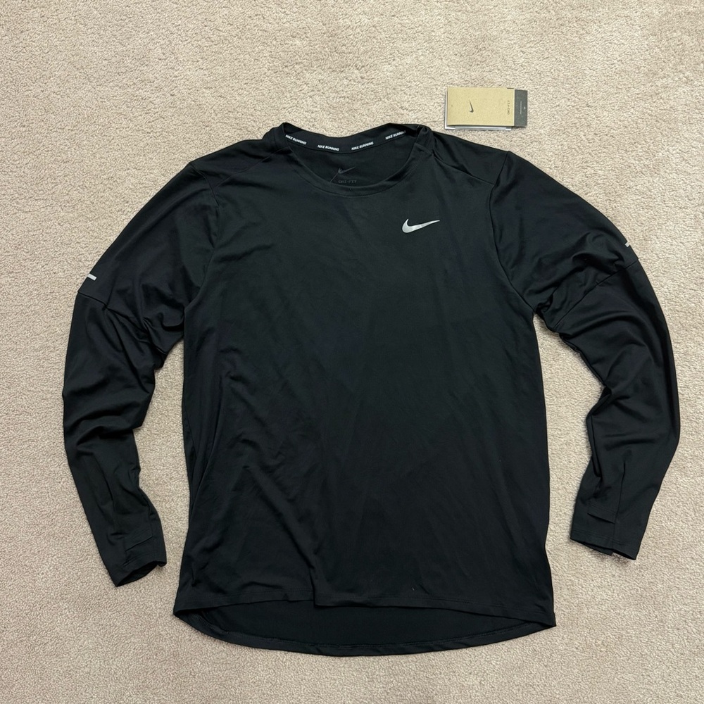 Nike Black Men’s Long-Sleeve Running Shirt with Swoosh